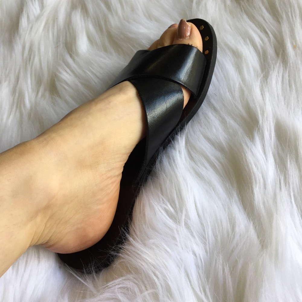 Steve Madden Crossover Studded Gold Black Flats - Picture 5 of 6